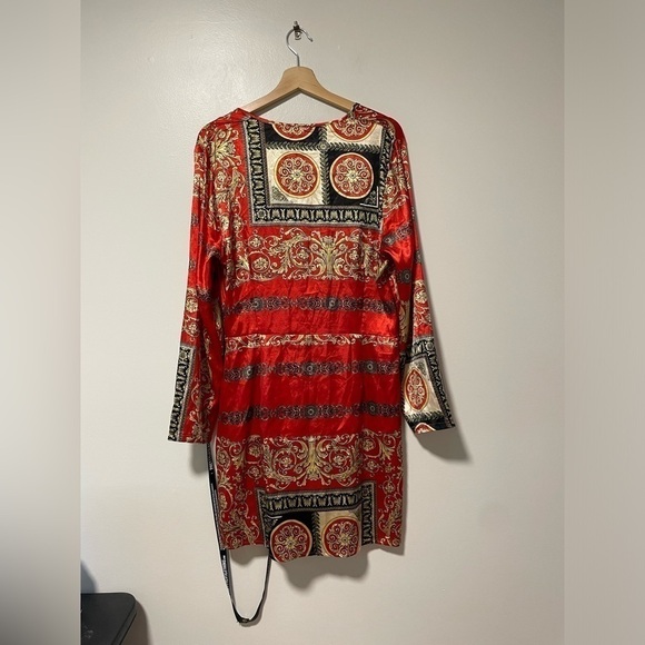 Pretty Little Thing Red Printed Satin Long Sleeve Wrap Dress - Picture 11 of 16